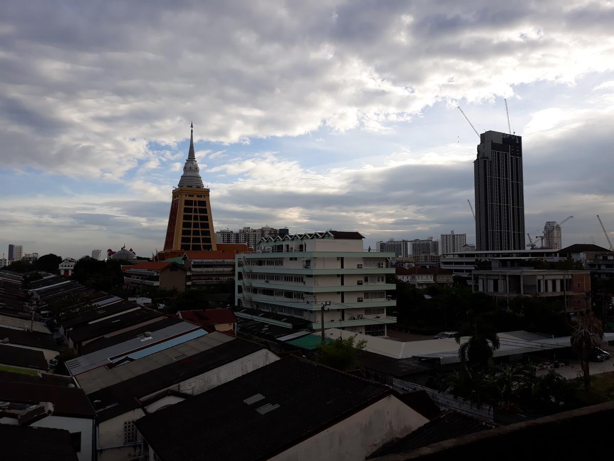 Unico Hostel Bangkok Exterior photo