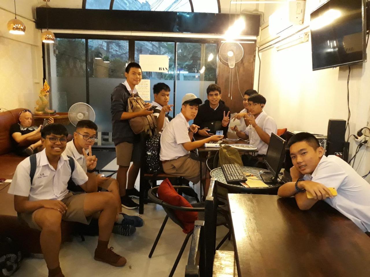 Unico Hostel Bangkok Exterior photo